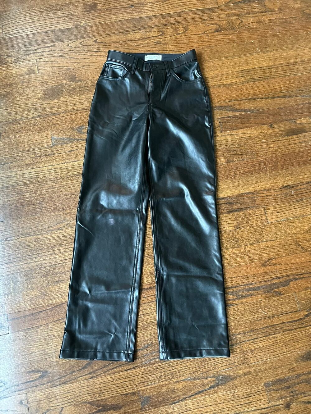 Abercrombie & Fitch 90s Relaxed Jean, Faux Leather, 25W